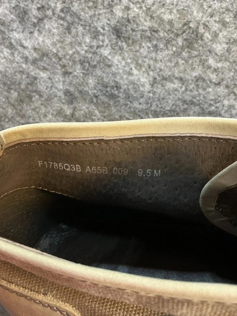 John Varvatos Men's Chukka Boots in Olive/Tan Size 9.5